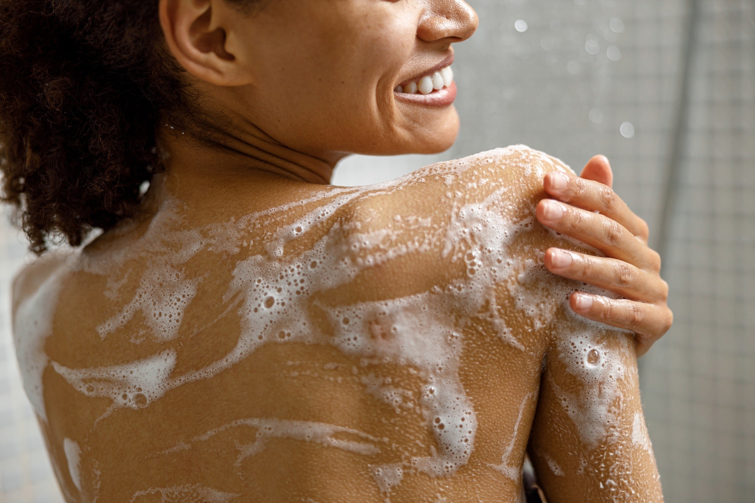 Can You Shower With a Tampon In? | Rael